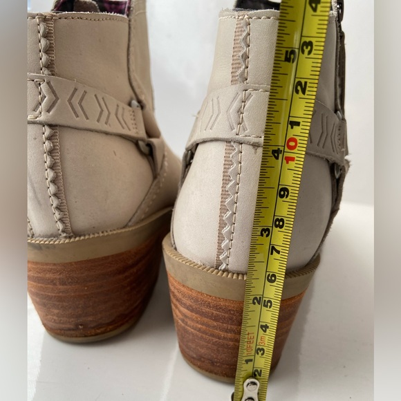 Teva Foxy Nubuck Heeled Ankle Boot in Light Taupe Size 7.5 - Picture 8 of 10